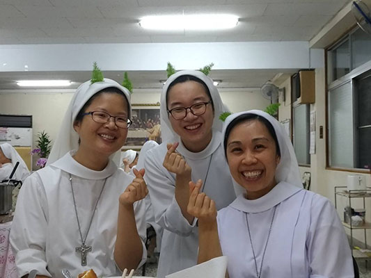 Excursion with temporary vow sisters